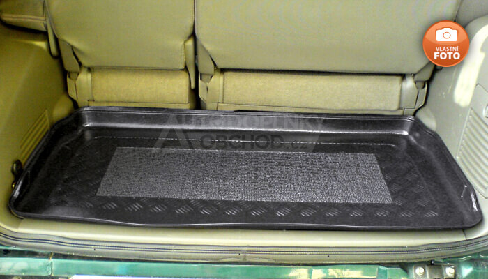 Vana do kufru přesně pasuje do zavazadlového prostoru modelu auta Mitsubishi Pajero - 3 dv. 00--07